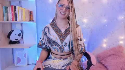 Snapshot of alexaavandercloude chatting on June 22, 8:17 pm alexaavandercloude online show from June 22, 8:17 pm