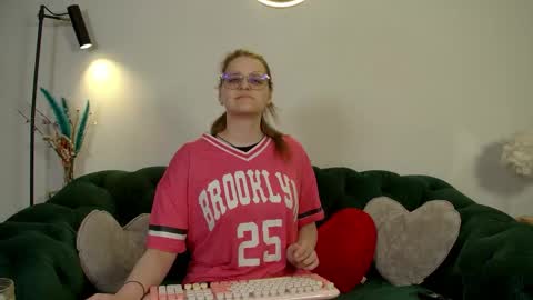 AlexaAvery online show from May 16, 6:43 am