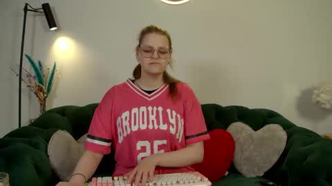 AlexaAvery online show from May 16, 6:54 am
