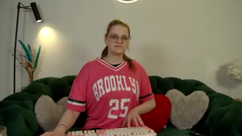 AlexaAvery online show from May 16, 7:05 am