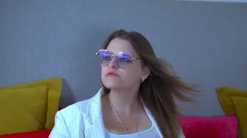 AlexaAvery online show from July 4, 6:08 am