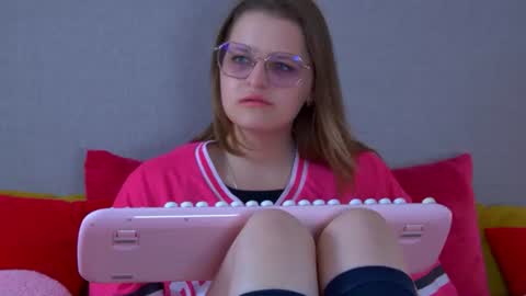 AlexaAvery online show from July 9, 7:01 am