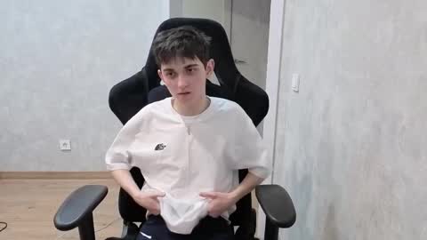 Snapshot of alexander_18_xxl chatting on April 4, 7:11 pm Alexander online show from April 4, 7:11 pm