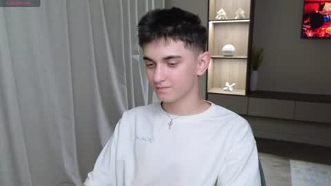 Snapshot of alexander_18_xxl chatting on July 17, 10:33 am Alexander online show from July 17, 10:33 am