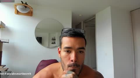 Snapshot of alexander_martines chatting on July 15, 10:48 pm Onlyfansalexmartinezwb Instagram alexwbmartinez Twitter martinezcb937 online show from July 15, 10:48 pm