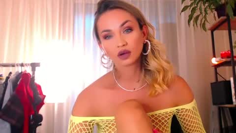 alexandrawooow online show from June 20, 5:05 pm