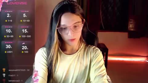 Snapshot of alexandre_chuad chatting on December 21, 4:52 am Alexa online show from December 21, 4:52 am