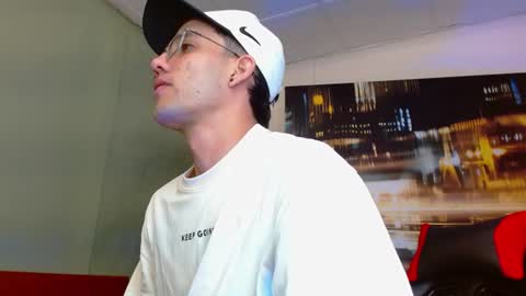 alexgiraldo__ online show from June 8, 9:15 pm
