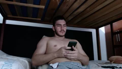 Snapshot of alexsb1998 chatting on February 8, 6:22 am alexsb1998 online show from February 8, 6:22 am