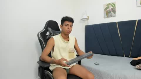 alexx_cum18 online show from June 10, 4:23 am