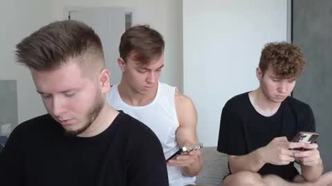 Snapshot of alexxx_d chatting on July 20, 9:01 am AlexDimaIgor online show from July 20, 9:01 am