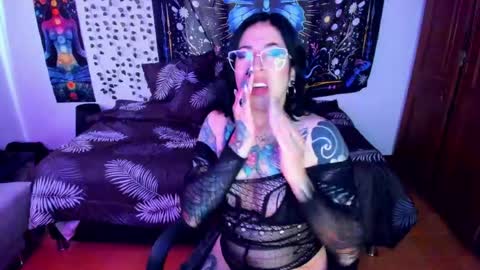 Snapshot of alice666f chatting on April 25, 4:26 pm ALiCE ROSE online show from April 25, 4:26 pm