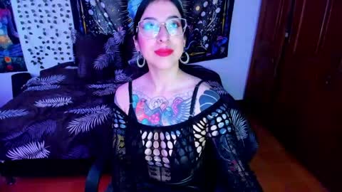 Snapshot of alice666f chatting on April 26, 4:48 pm ALiCE ROSE online show from April 26, 4:48 pm