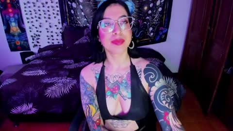 Snapshot of alice666f chatting on May 17, 3:52 pm ALiCE ROSE online show from May 17, 3:52 pm