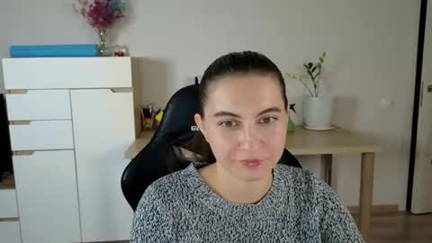 Alice online show from October 18, 8:20 pm