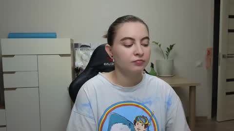 Alice online show from March 22, 4:21 pm