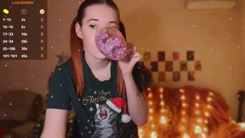 Snapshot of alice__madness chatting on December 21, 9:11 pm Alice online show from December 21, 9:11 pm