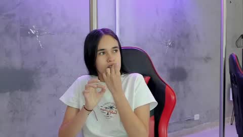 Alice Susan online show from June 3, 2:33 pm