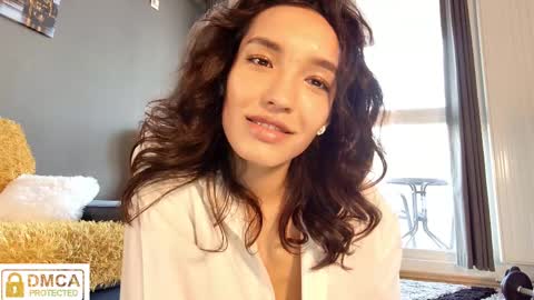 A R Y A  T I A online show from February 9, 3:23 pm