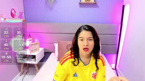 alice_brookss_ online show from July 4, 1:06 pm