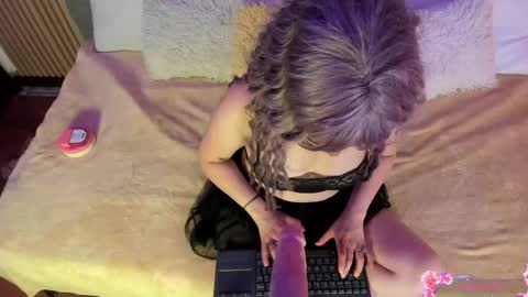 Mey online show from March 29, 9:26 pm