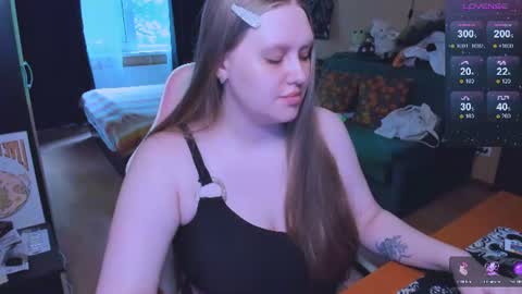 Snapshot of alice_dreamgirl_ chatting on June 18, 11:58 am Alice 3 online show from June 18, 11:58 am