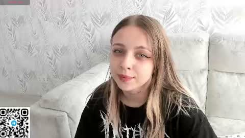 Snapshot of alice_halle chatting on June 27, 6:18 am alice_halle online show from June 27, 6:18 am