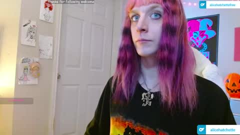 Snapshot of alice_hatchette chatting on May 13, 4:26 pm Alice Hatchette online show from May 13, 4:26 pm