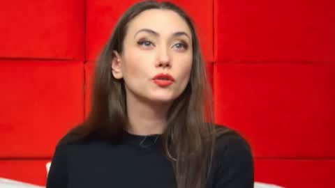 Snapshot of alice_munro chatting on February 12, 2:24 am AliceMunro online show from February 12, 2:24 am