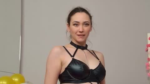 Snapshot of alice_munro chatting on February 22, 9:26 pm AliceMunro online show from February 22, 9:26 pm