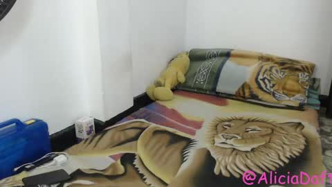 Snapshot of alice_psilocybe_sabina420 chatting on May 1, 7:18 pm Alicia Aldara online show from May 1, 7:18 pm