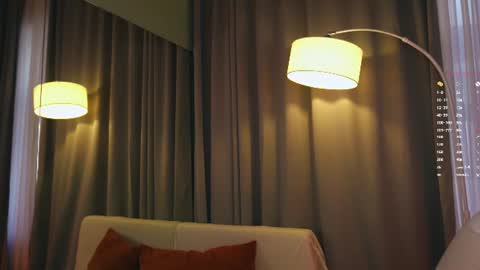 Snapshot of alice_tucci chatting on June 23, 4:16 pm Alice online show from June 23, 4:16 pm
