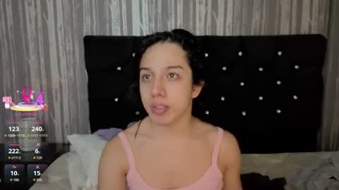 Snapshot of alicee_moonn chatting on July 12, 7:05 pm alicee_moonn online show from July 12, 7:05 pm