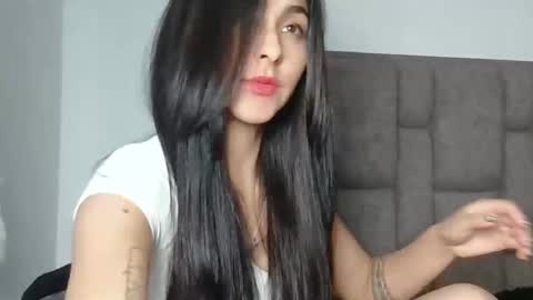 Snapshot of alicee_roos chatting on January 5, 10:40 pm Alice online show from January 5, 10:40 pm