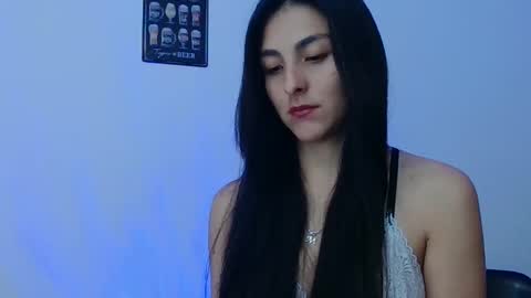 Snapshot of alicee_roos chatting on January 13, 8:37 pm Alice online show from January 13, 8:37 pm