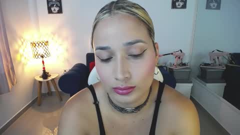Alicia    1000 PM - 600 AM COLOMBIAN TIME online show from April 7, 10:53 pm