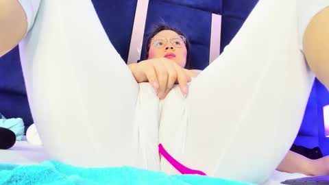 alicehott_05 online show from April 3, 4:43 am