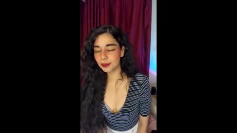 Snapshot of alicekingdom chatting on February 12, 11:44 pm Alicekingdom online show from February 12, 11:44 pm