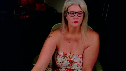 Alices Curiosity online show from April 2, 2:20 am