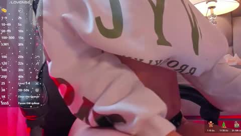 Snapshot of alicestevens_ chatting on December 19, 2:46 pm Alicestevens online show from December 19, 2:46 pm