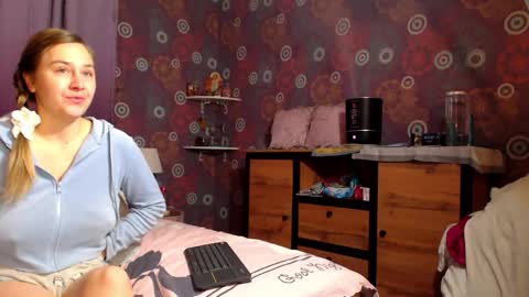 alicewetsquirt online show from February 4, 12:49 am