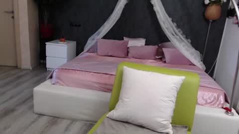 alicewiss online show from June 26, 7:57 am