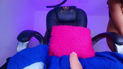 Snapshot of alicia_kyse chatting on February 24, 3:04 am Alicia Kyse online show from February 24, 3:04 am