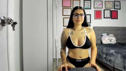 alicia_rainbow online show from June 6, 3:11 am