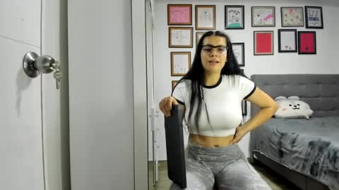 alicia_rainbow online show from June 24, 4:00 am