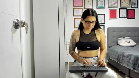 alicia_rainbow online show from July 1, 4:03 am