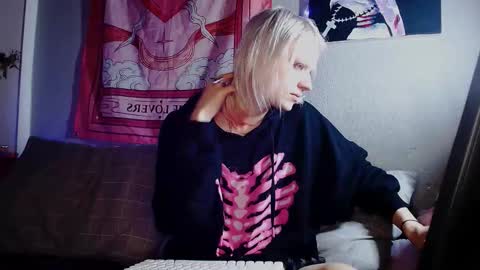 Alien Bella online show from February 9, 4:11 pm