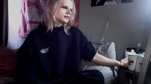 Alien Bella online show from March 20, 8:52 am