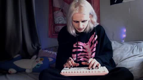 Alien Bella online show from March 21, 9:51 pm