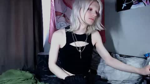 Alien Bella online show from July 22, 1:47 pm